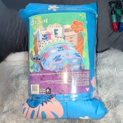 Disney Lilo and Stitch Twin Size Comforter Set - 4 Piece Bedding Set With Bonus Duffle Bag, New in package.