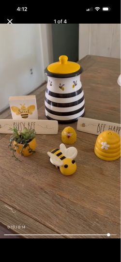 Bee ceramic decor