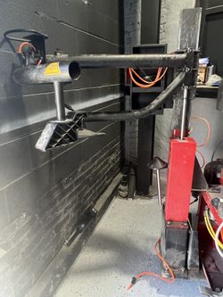 Ranger swing-arm tire machine  