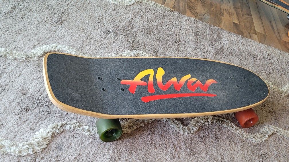 Alva Skateboard, Re Issue Thi Logo Pig,Independent Trucks, Vintage Makaha Wheels