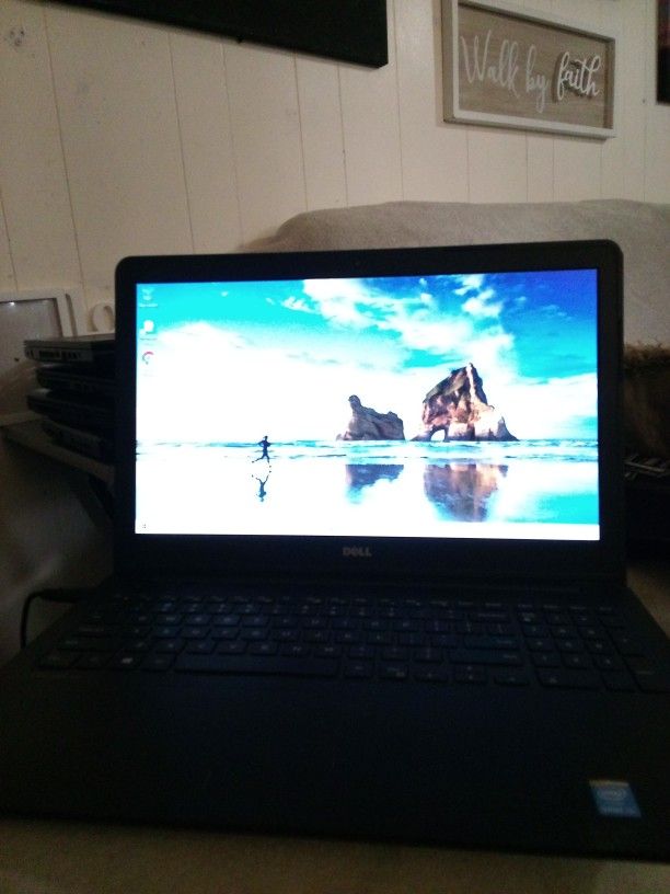 17 inch DELL LAPTOP 16 GB RAM 500 GB HARDRIVE.. WINDOWS 10... NO CHARGER BUT I HAVE A TESTING CHARGE