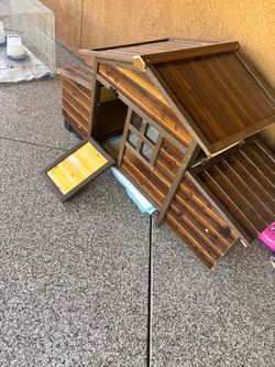 Wooden Chicken Coop with Ramp and Nesting Box