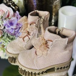Botitas (size 8) 