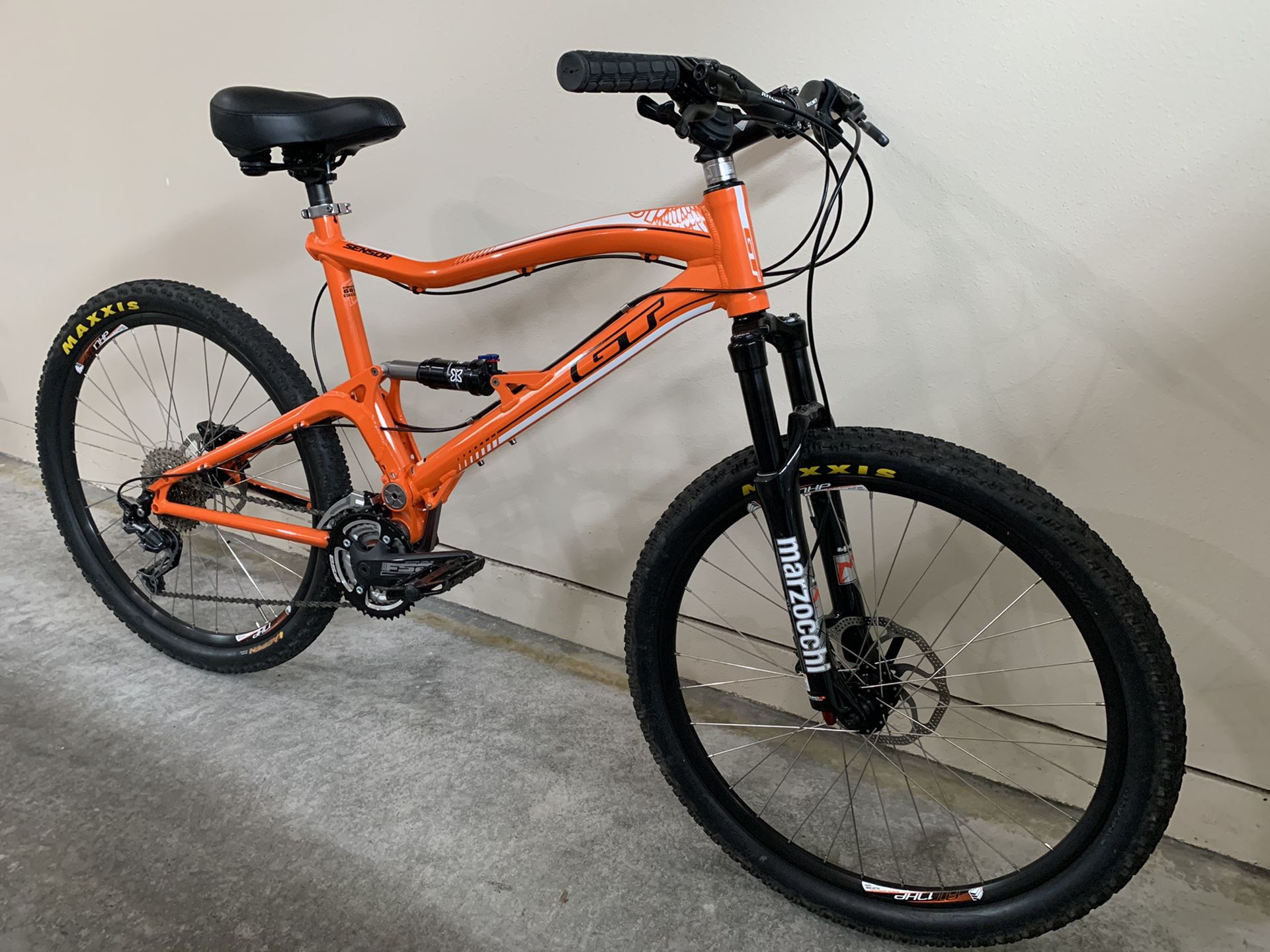 GT Sensor 3.0 Full Suspension Mountain Bike(Large)