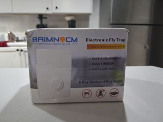 Electronic fly trap