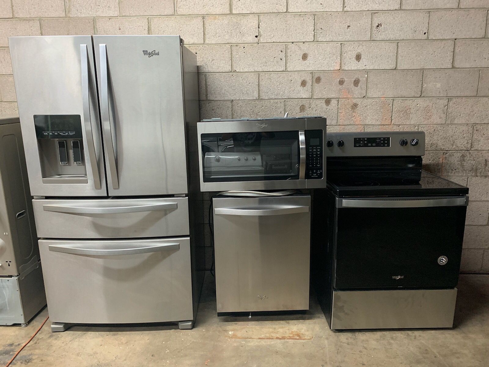 VERY NICE SET OF WHIRLPOOL STAINLESS STEEL KITCHEN APPLIANCES SET