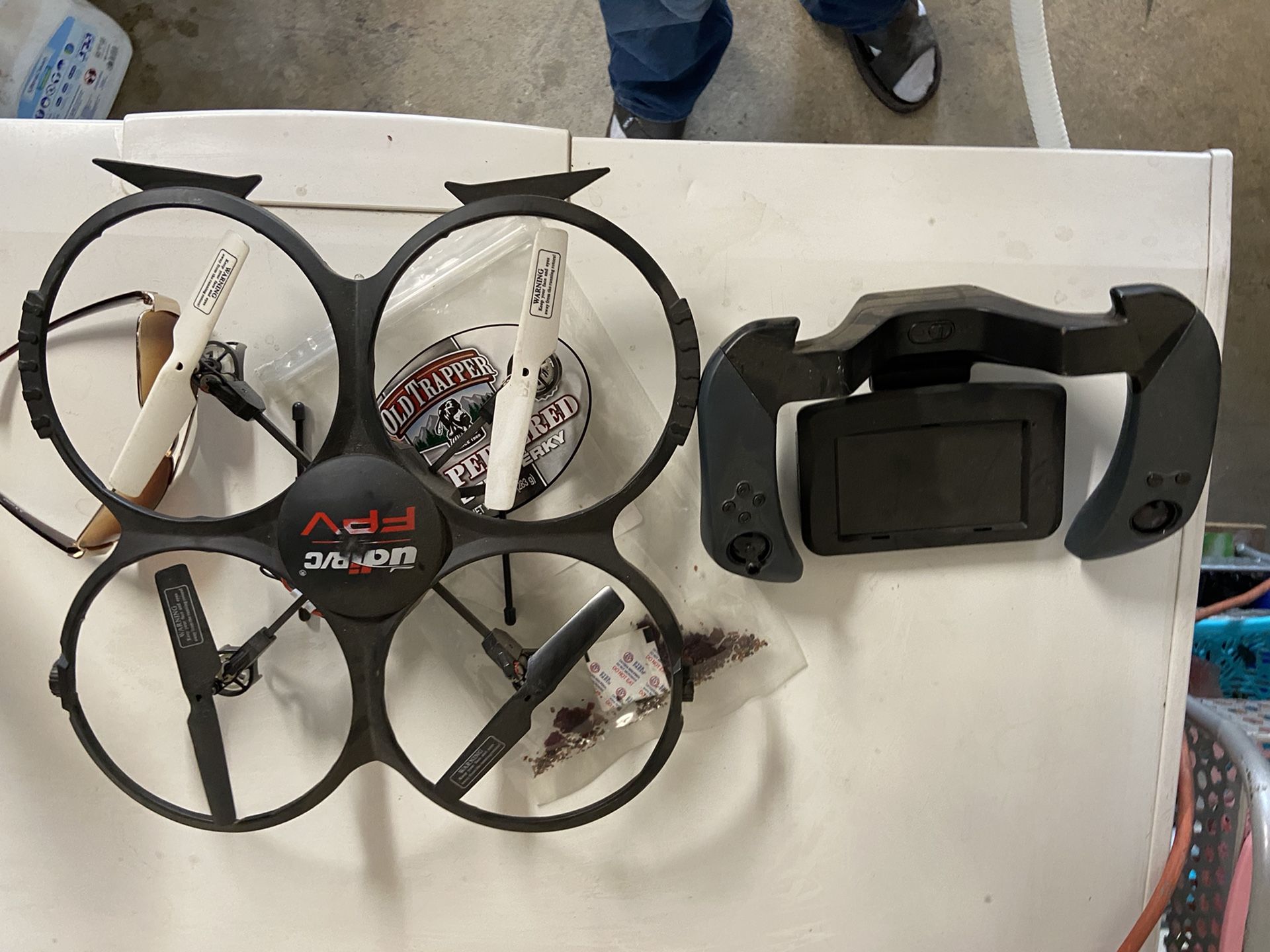 Drone works with LCD screen remote control.