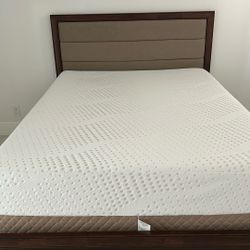 Queen size bed with mattress
