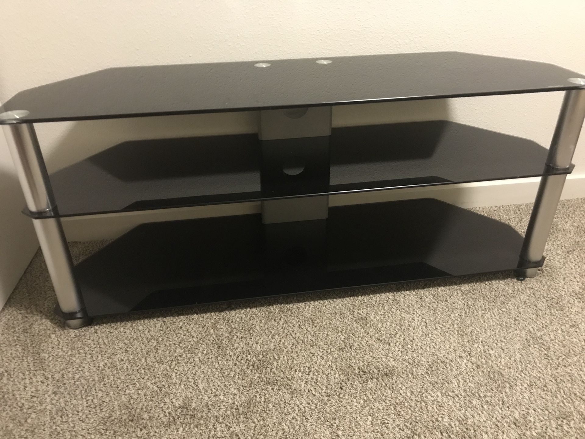 Sumar tv stand