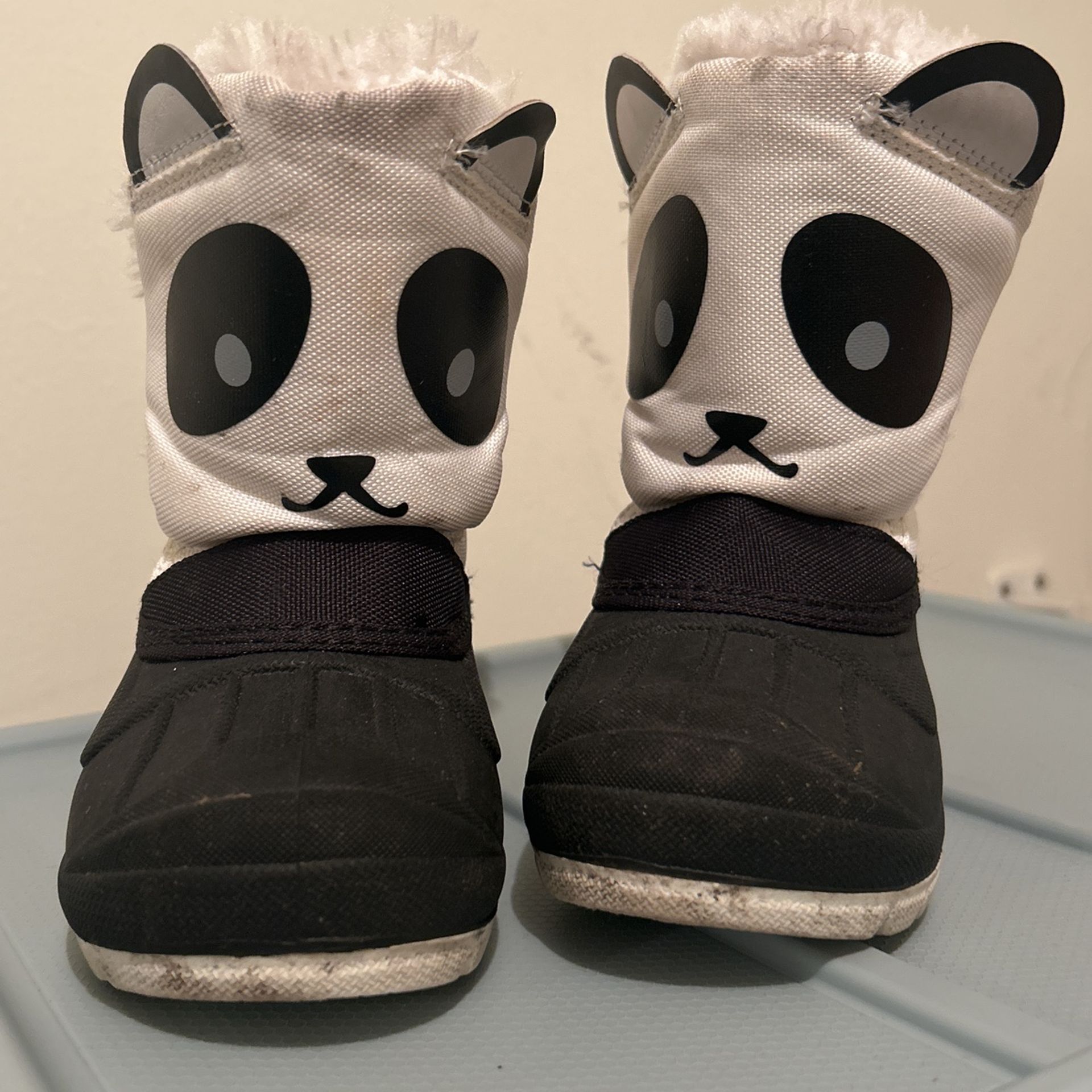 Toddler Panda snow boots size 5