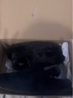 Nike fuzzy slides