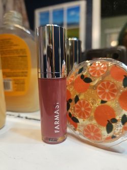 Tinted lip plumper