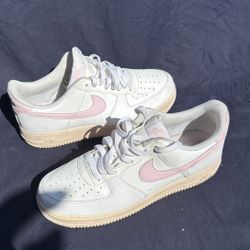 Mens Size 9.5 Nike Air Force 1 '07 Low White Pink Sole CK7663-100