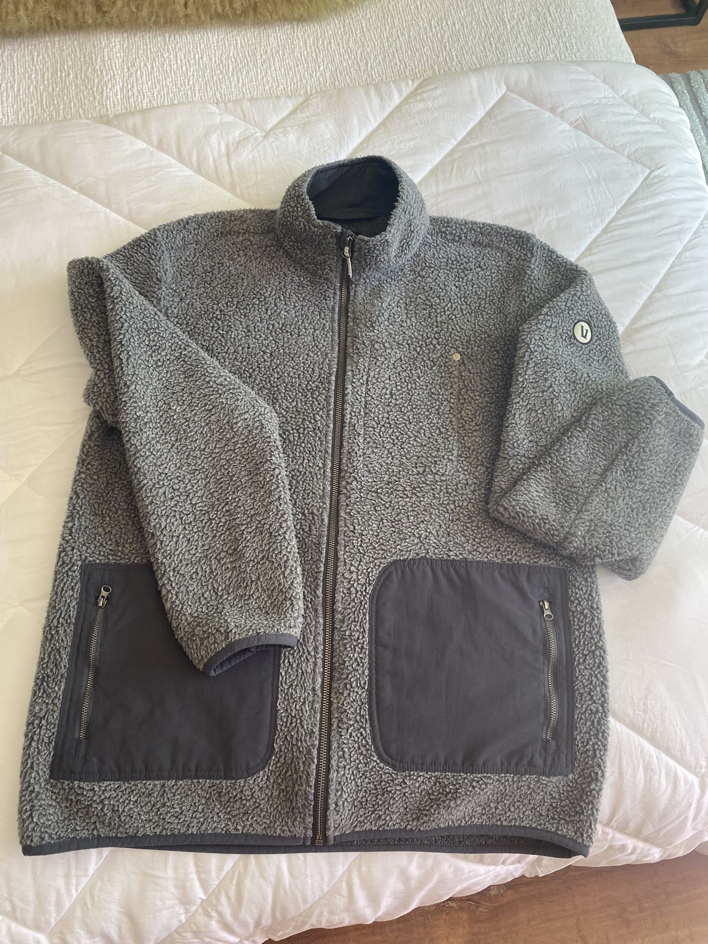 Vuori Women’s Alpine Fleece Jacket. Size L
