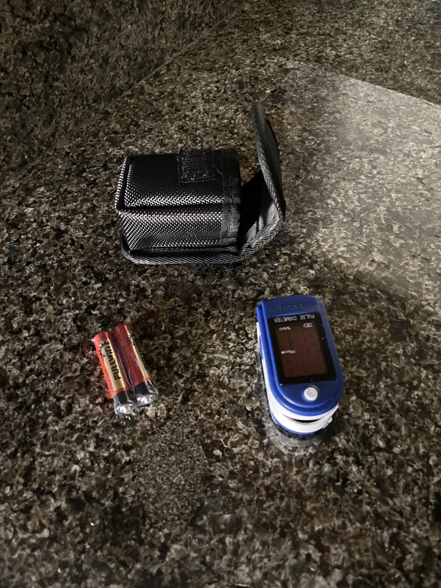 Oximeter And Heart Rate Monitor - Batteries Included