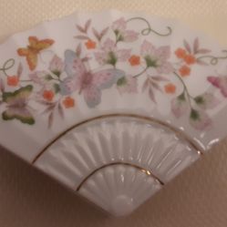 Avon Fan Shaped Jewelry Trinket Box Dish Vintage Japanese 1980s