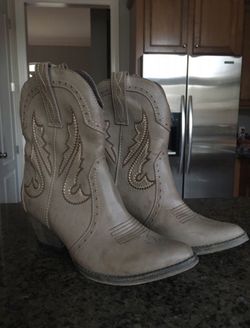 Women’s Cowboy (Cowgirl) Boots, Size 8