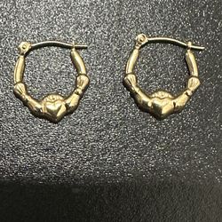 14K Yellow Gold Claddagh Hoop Earrings 0.83 G