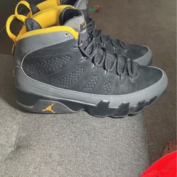 Jordan Retro 9 Dark Charcoal University Gold