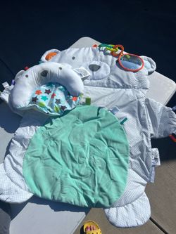 Baby play Matt