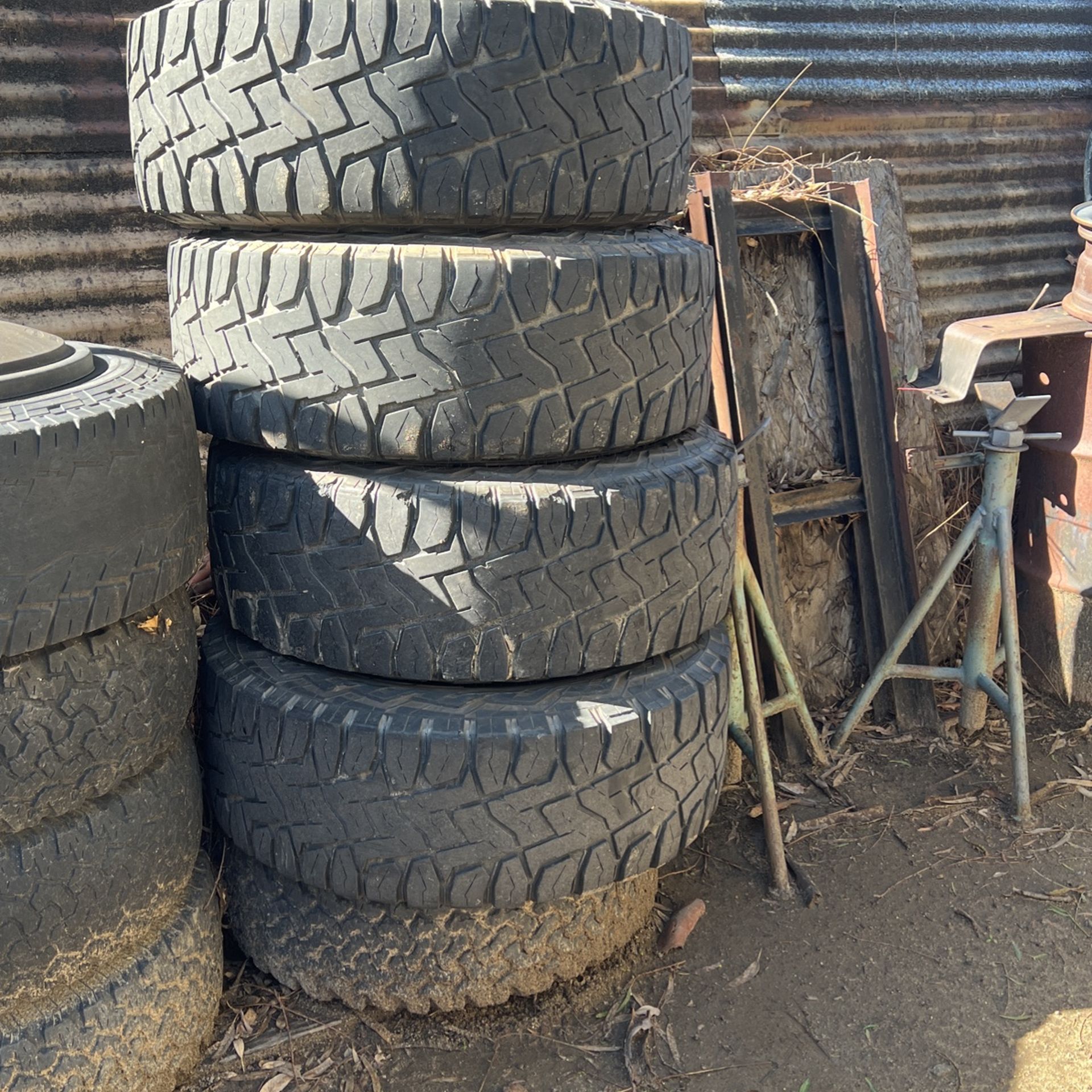 Toyo R/T 35x12.50 17