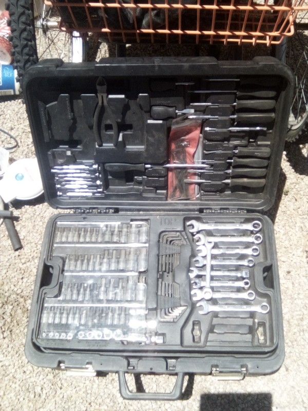 Pittsburgh 301 Piece Mechanics Tool Set