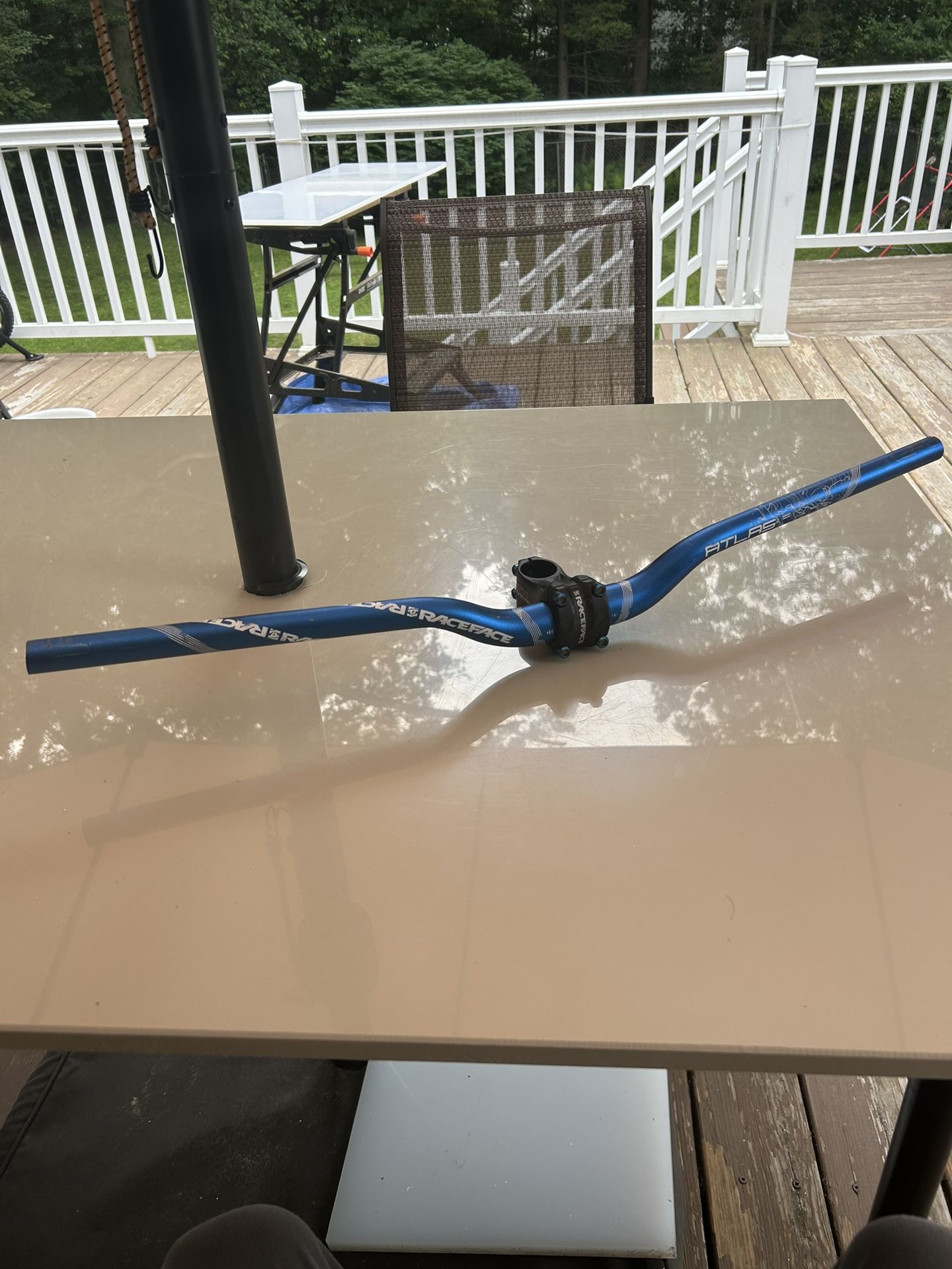 Race Face Mountain Bike Riser Bar & Stem in fantastic condition