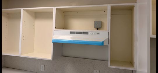 Kitchen under cabinet exhaust fan