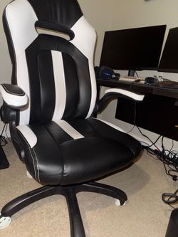 GAMING CHAIR FOR THE GAMERS