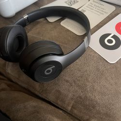 Beats Solo 4 “brand New”