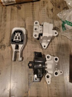 2017----2022 Chevy Trax 1.4 tmotor and transmission mount set part #A5724---- A5726 -----A5929