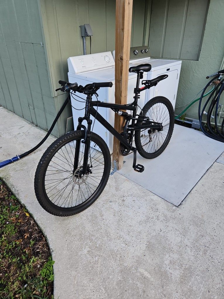 Schwin Mtn Bike + Bonus Working Bike Rack By Thule.