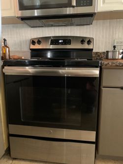 GE stainless steel electric free-standing range