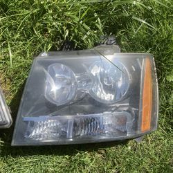 Chevrolet Tahoe / Avalanche Headlights  2007-2014