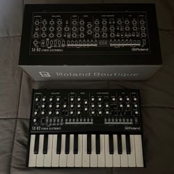 ROLAND SE•02 ANALOG SYNTH (with keyboard attachment)