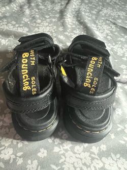 11c DR Martens Airwait