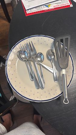 Large Plate + utensils