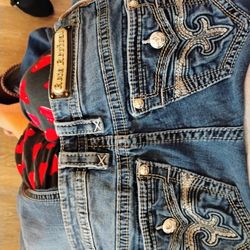 Woman's Rock Revival Jeans 