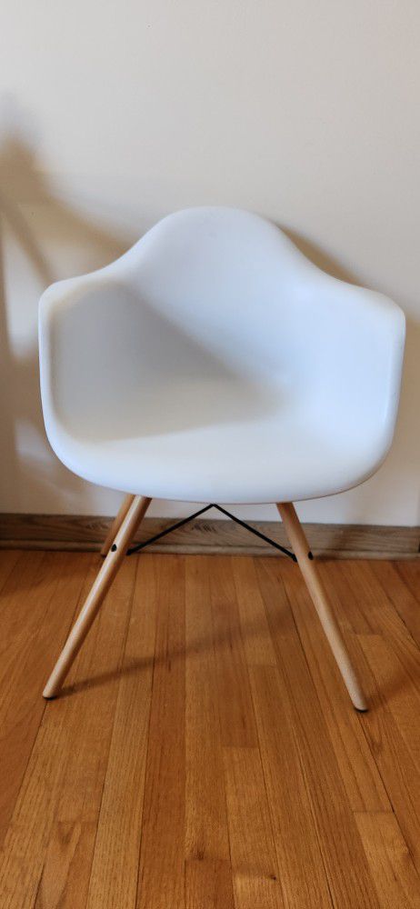 Contemporary White Arm Chair
