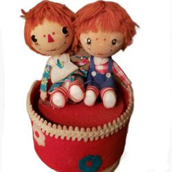 Vintage 1973 Raggedy Ann and Andy Music Box 6"X4" Inches Bobbs Merrill Felt and Yarn Doll Music Box Works!