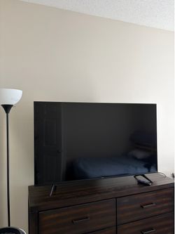 Hisense 58” 4K UHD Roku Smart TV (58R6E3)