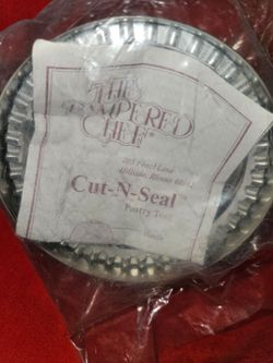 New Pampered Chef cut n seal pastry tool