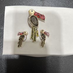 Banana Republic BR Toucan Bird Pin Brooch And Earrings  Rhinestone Nature Quality Stamped