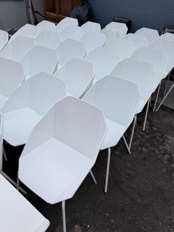 🔥 40 Modern White Chairs – MUST SELL
