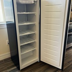 Frigidaire 6.5 C U freezer