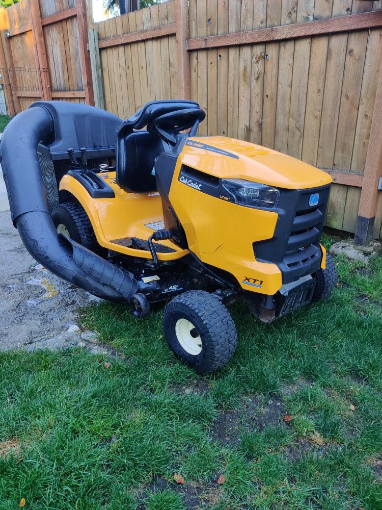 Cub Cadet Riding Mower LT 42" XTa1