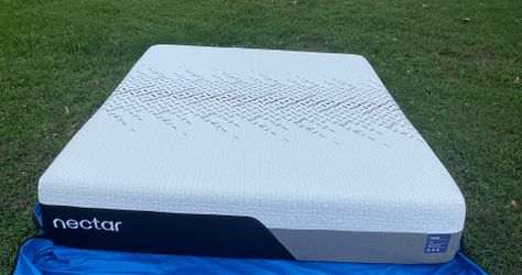 Nectar Luxe Memory Foam, King, Like New, Perfect Condition