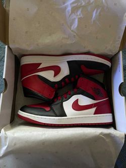 Air Jordan 1 High Bred Toe Sneakers
