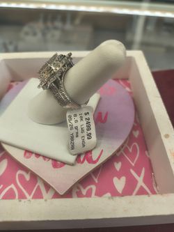 10k white gold diamond ring 8.6 Gram size 7 layway available 10% Dwon if you interested please make sure you ask for Maribel thank you