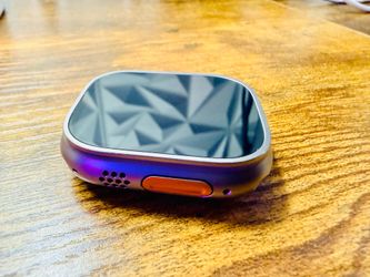 Apple Watch Ultra 2 (GPS + Cellular) 49MM - Natural Titanium
